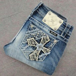 Miss Me Signature Straight Size 26 Low Rise Medium Wash